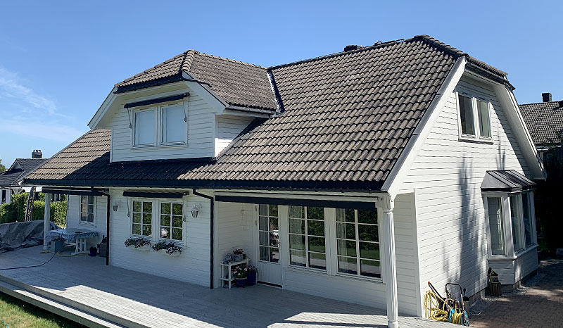 takfornying-maling-takstein-foer-wergeland-2 Eksempel på takstein før takvask, maling av takstein og takfornying